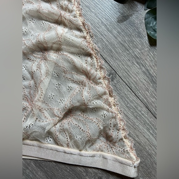 Youmita stretch Lace backless halter bra. Sz L - Picture 3 of 6